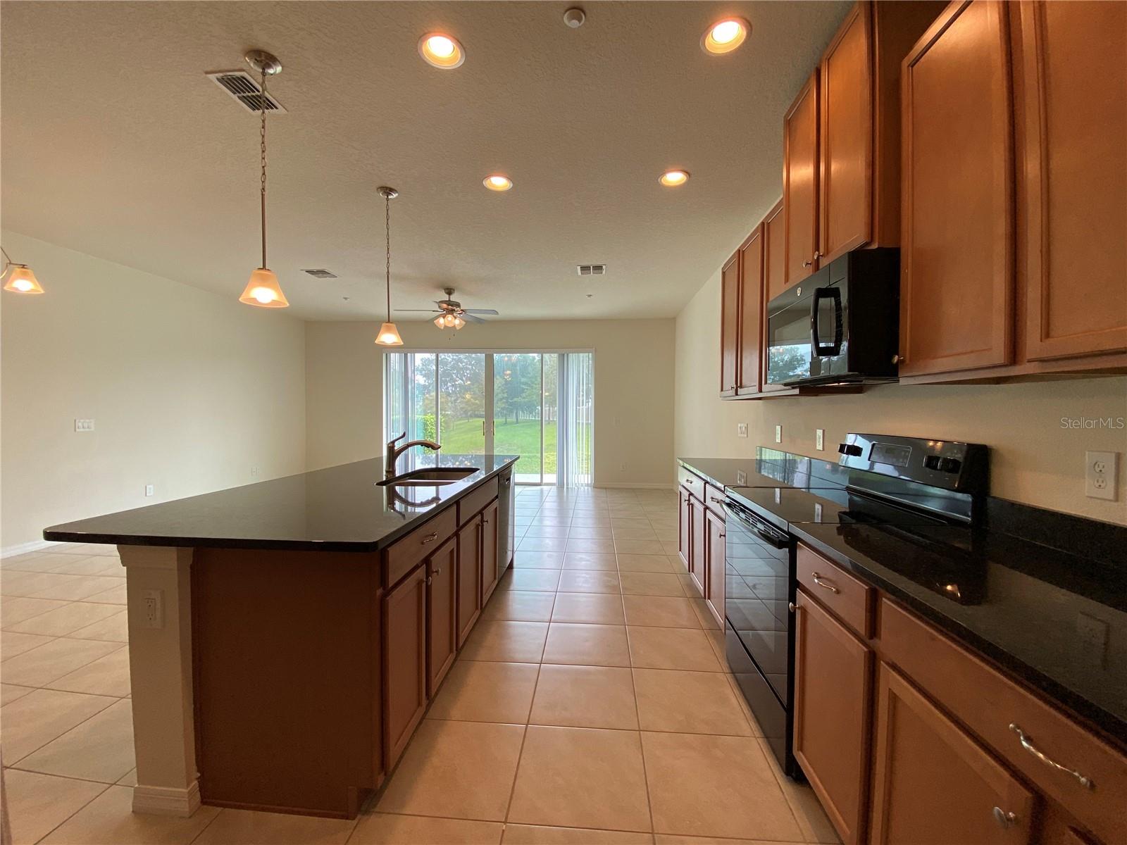 ALOMA TRAILS - Residential Lease