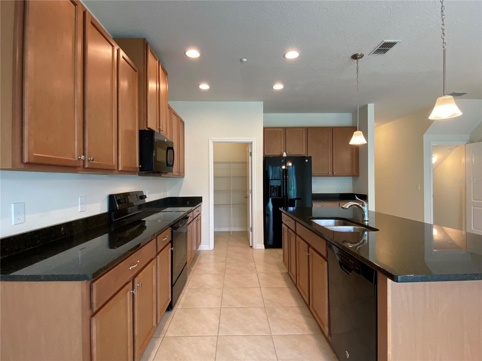 ALOMA TRAILS - Residential Lease