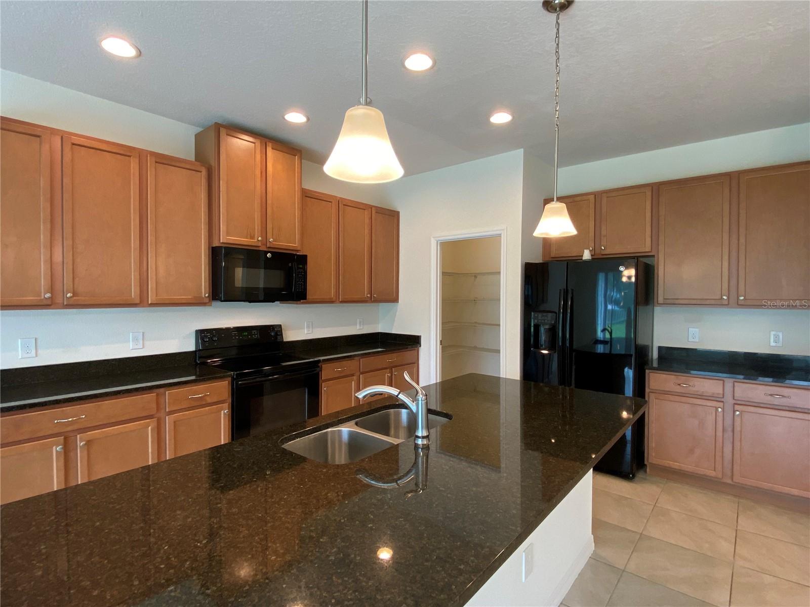 ALOMA TRAILS - Residential Lease