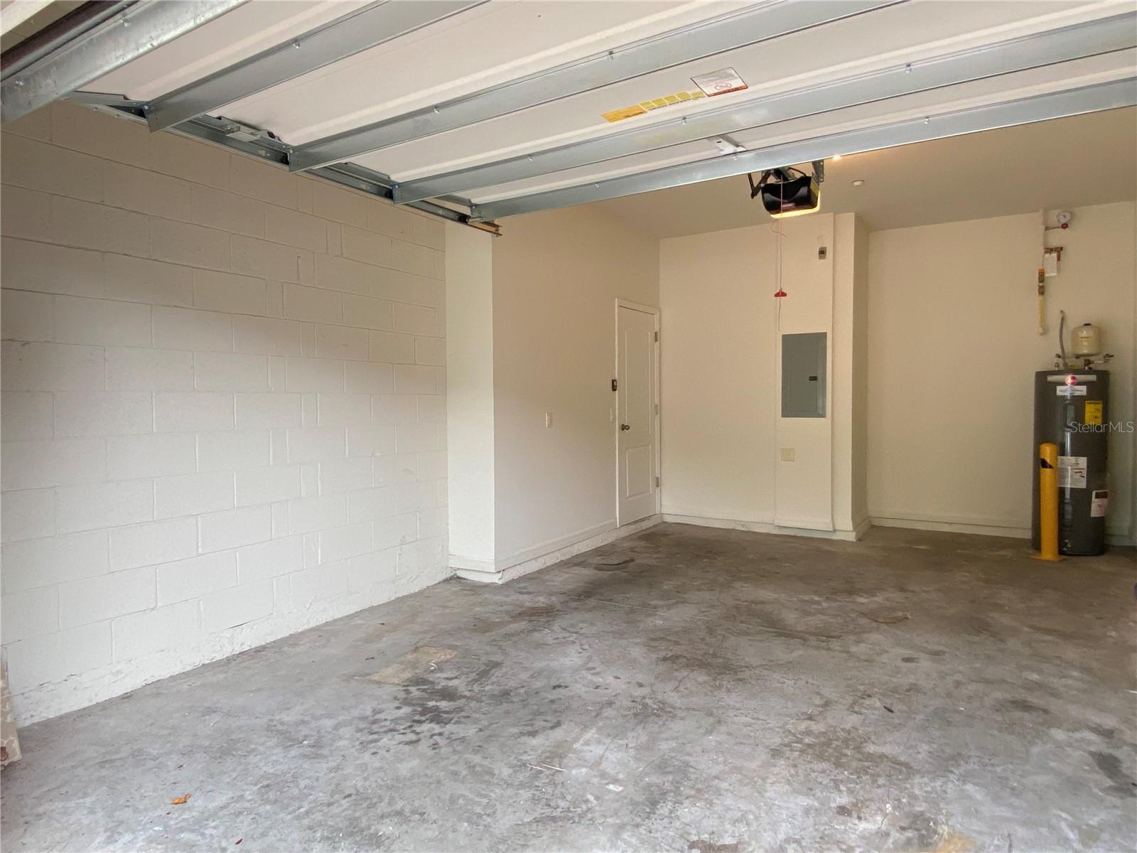 ALOMA TRAILS - Residential Lease