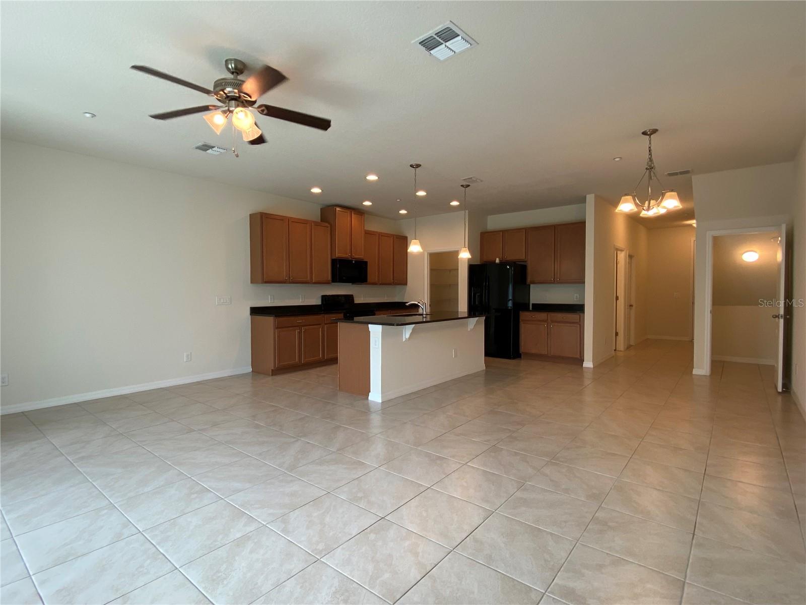 ALOMA TRAILS - Residential Lease