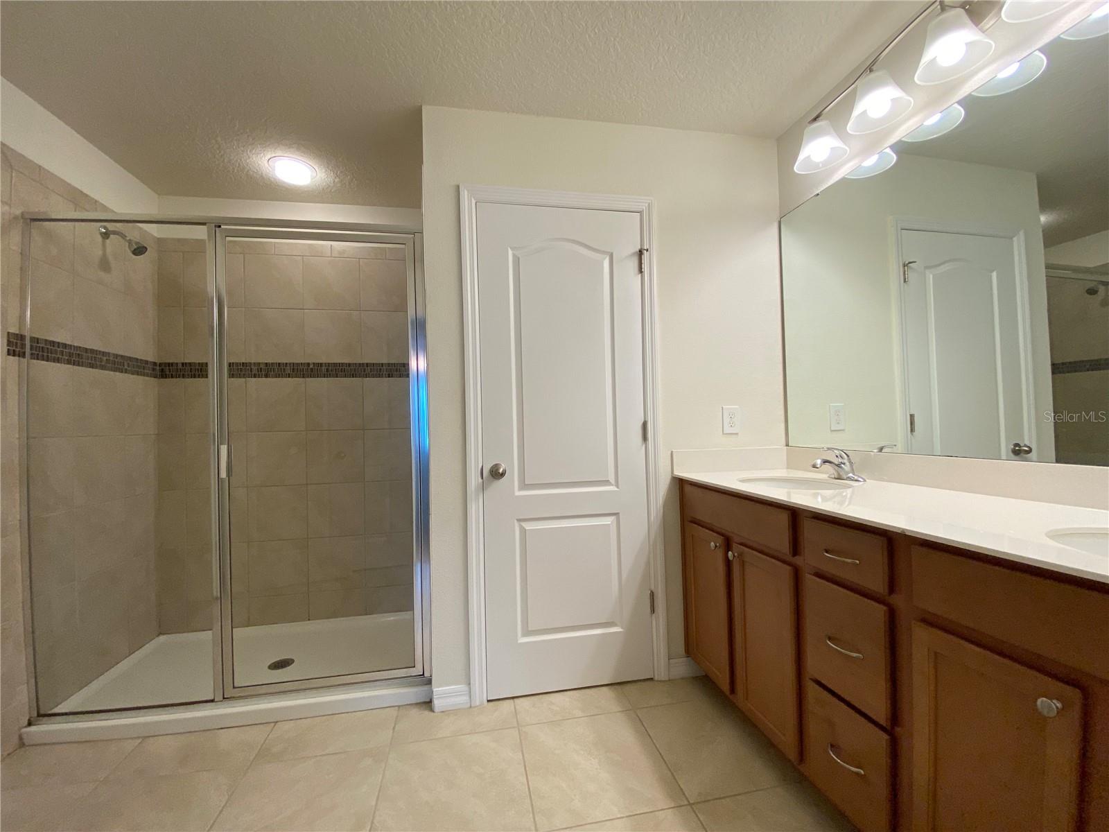 ALOMA TRAILS - Residential Lease