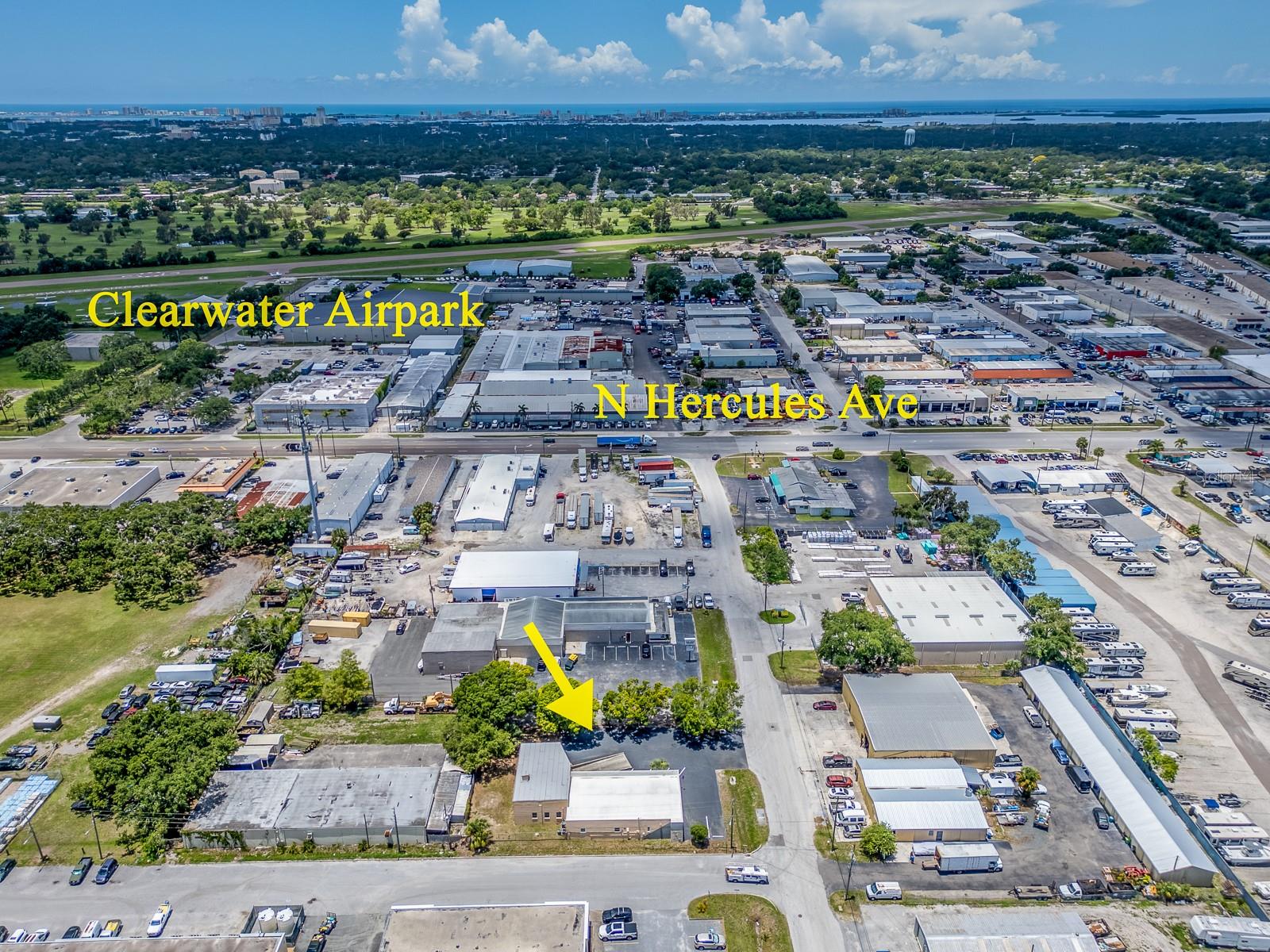 Main image without alt text