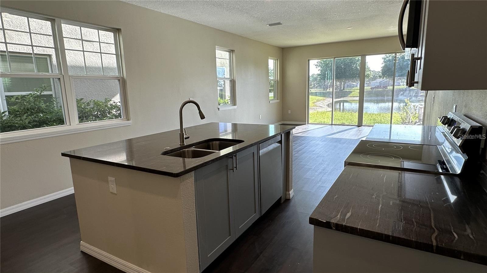 BRIDGEWATER CROSSING TOWNHOMES - Residential