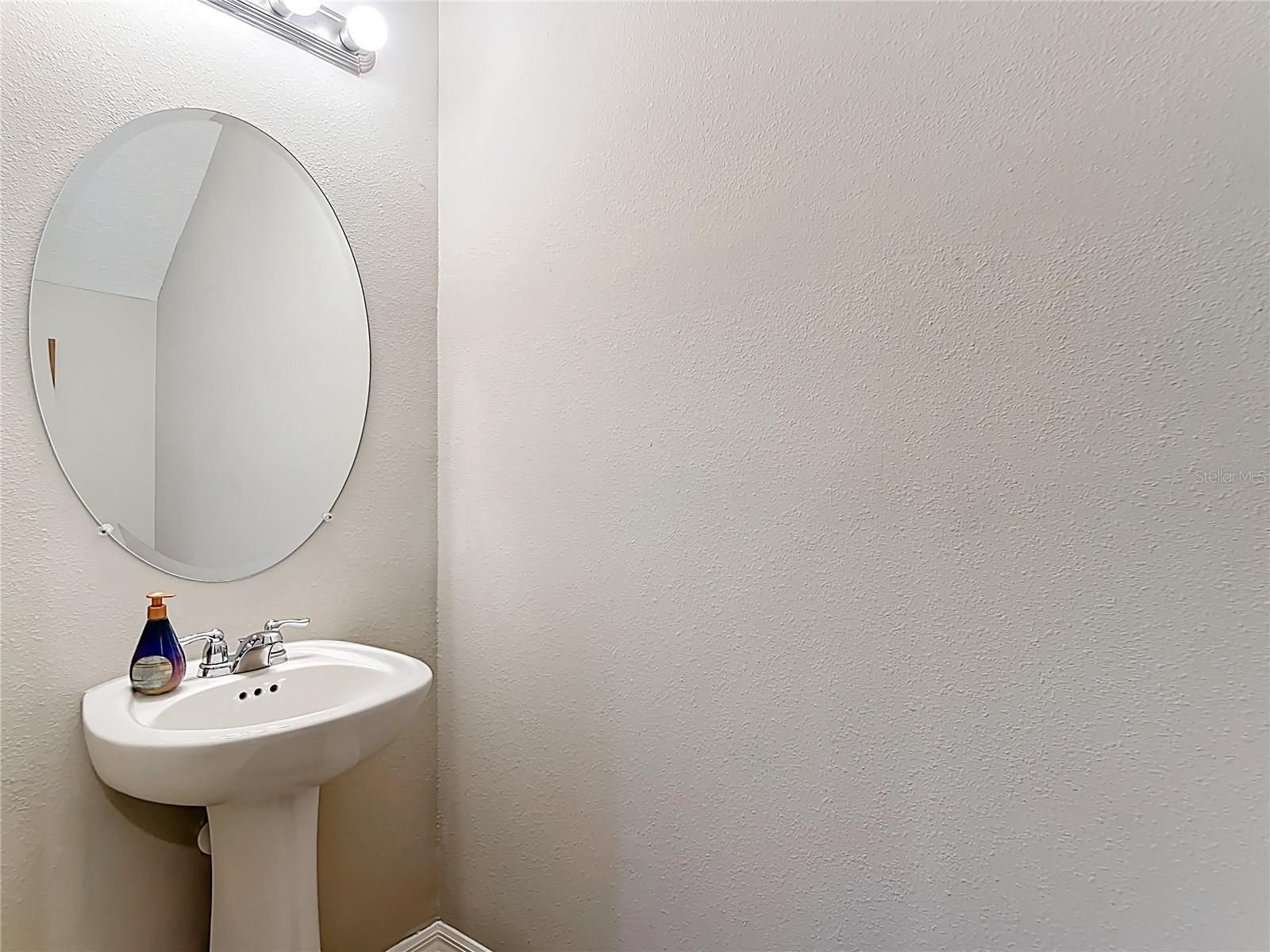 ARTISAN LAKES PRCL J PH I & II - Residential Lease