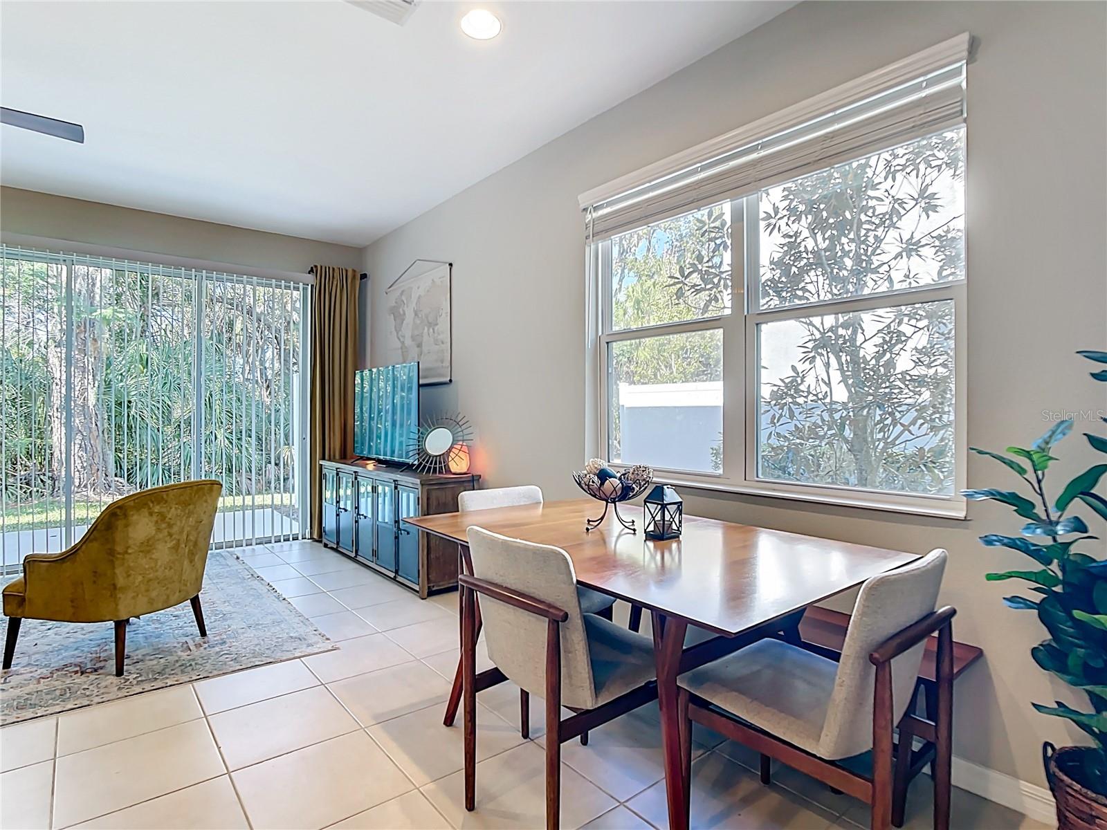 ARTISAN LAKES PRCL J PH I & II - Residential Lease