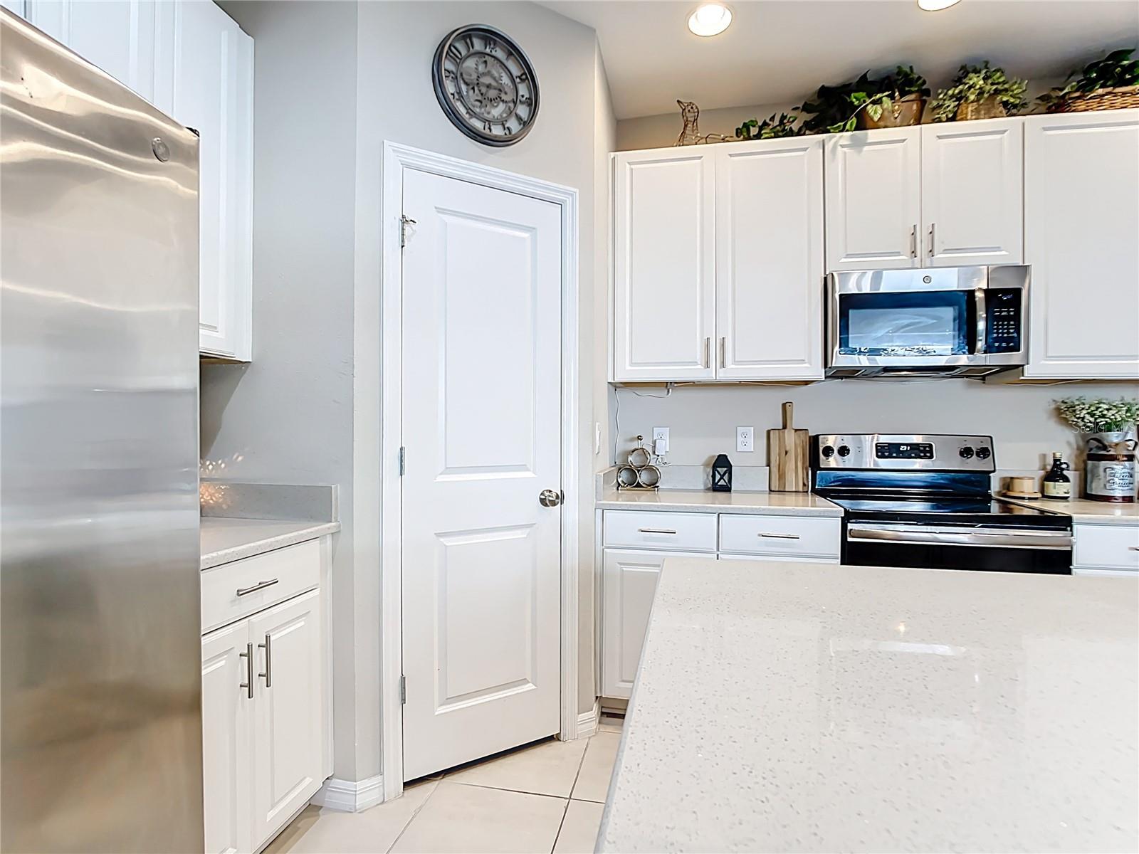 ARTISAN LAKES PRCL J PH I & II - Residential Lease