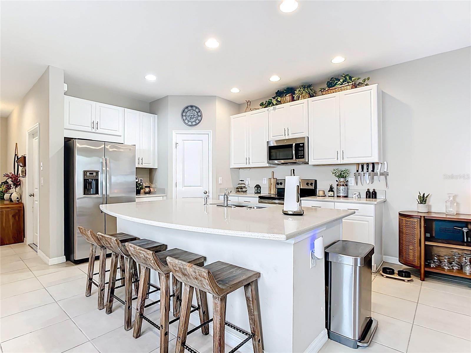 ARTISAN LAKES PRCL J PH I & II - Residential Lease