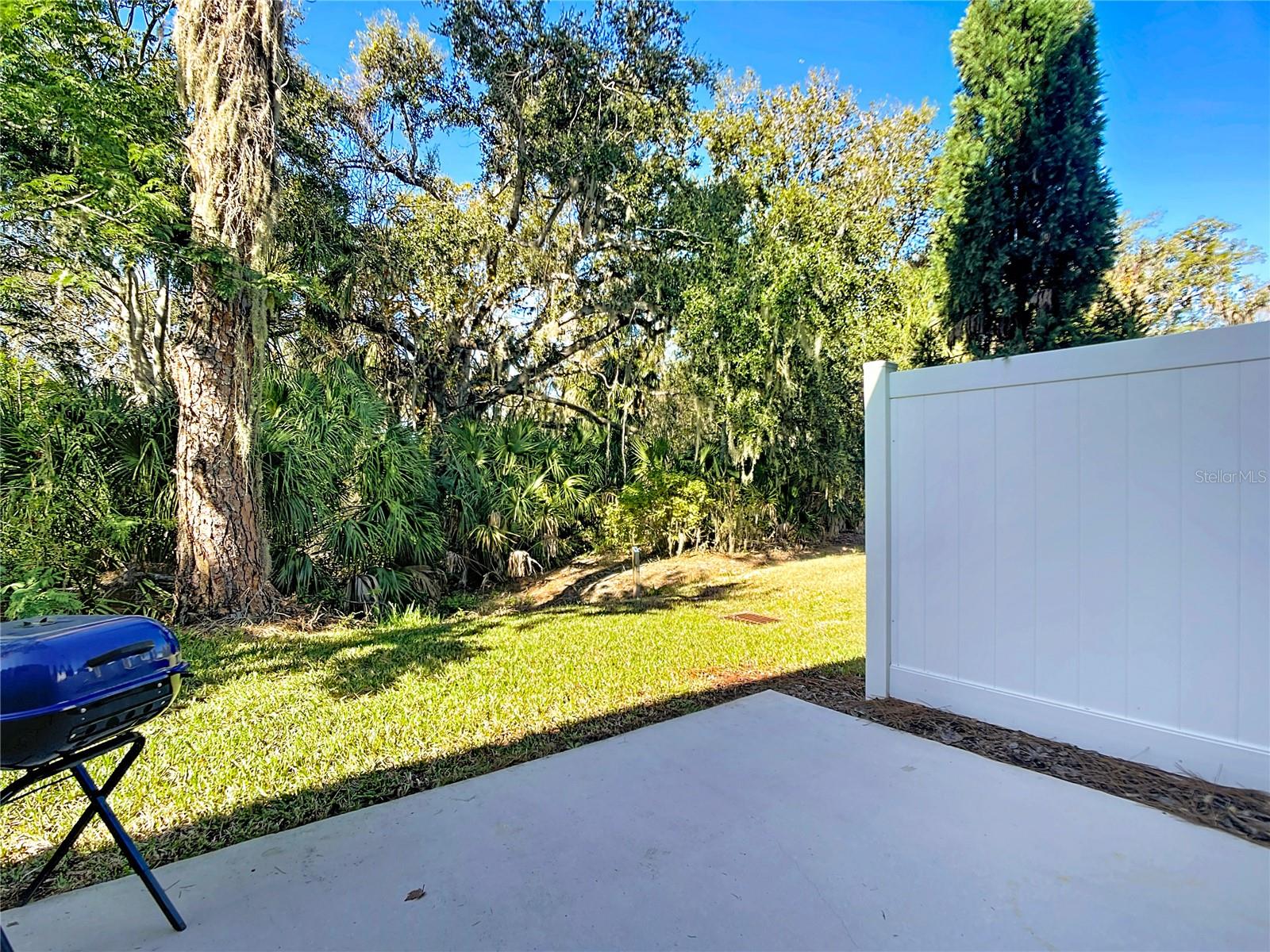 ARTISAN LAKES PRCL J PH I & II - Residential Lease