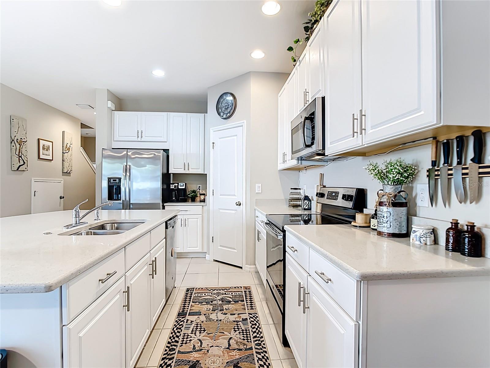 ARTISAN LAKES PRCL J PH I & II - Residential Lease