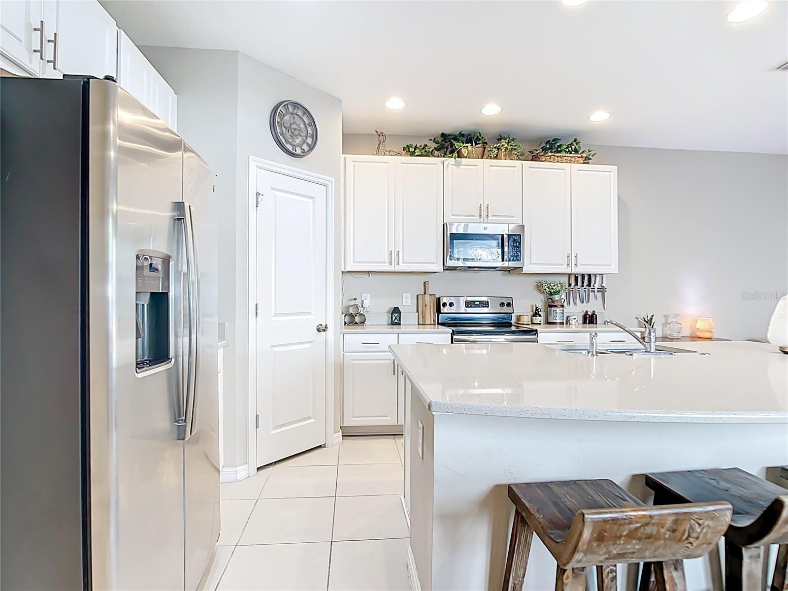 ARTISAN LAKES PRCL J PH I & II - Residential Lease