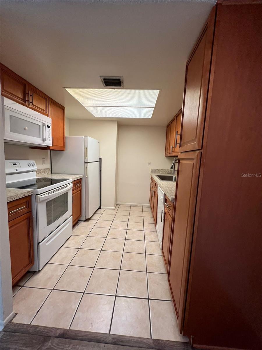 6043 VILLAGE CIRCLE 6043