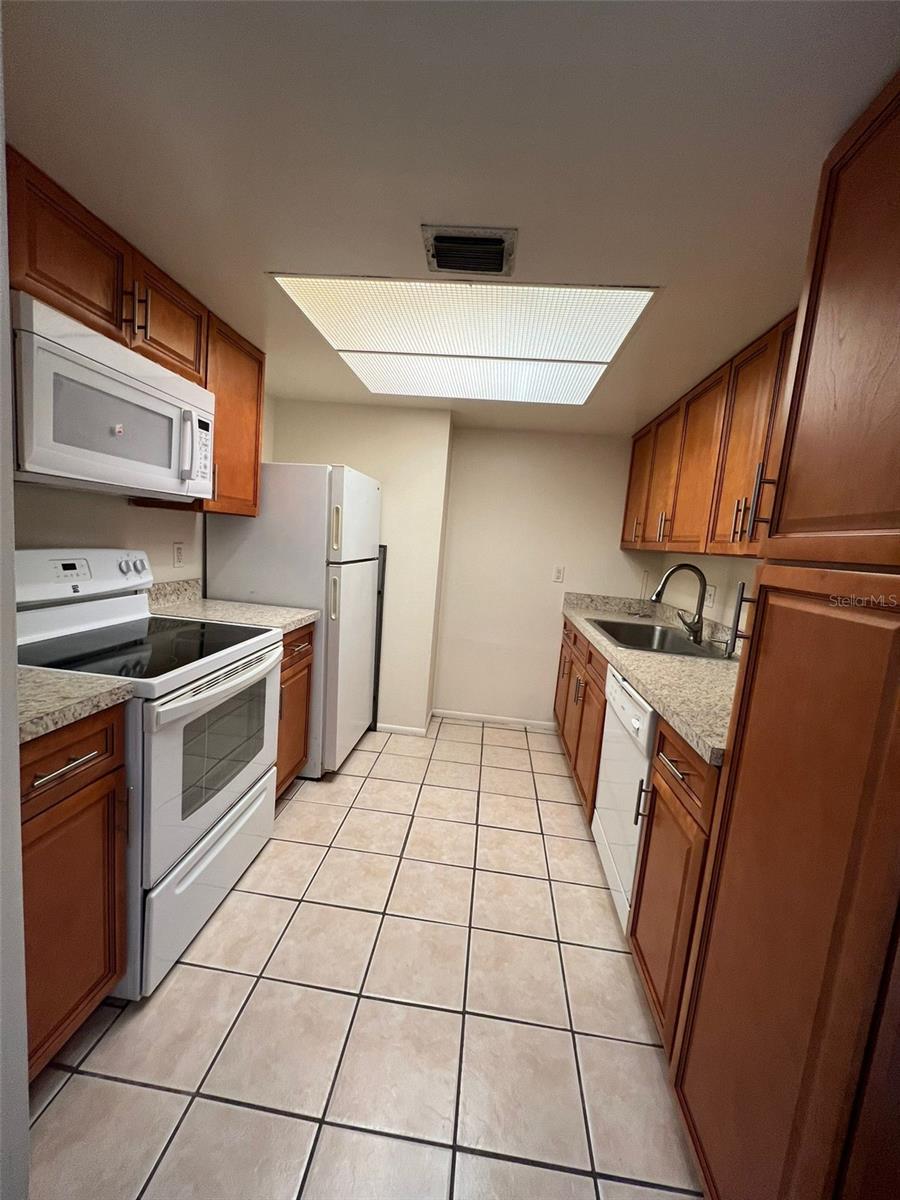 6043 VILLAGE CIRCLE 6043