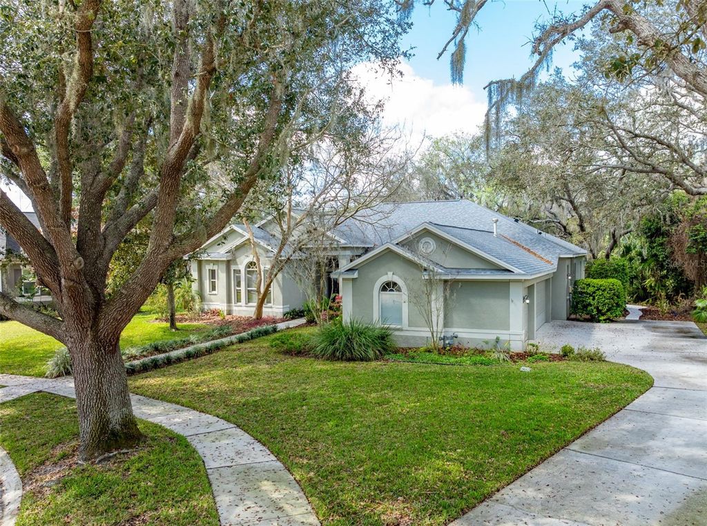 Photo of 5703 Eaglepoint Place, Lithia, FL 33547 (MLS # TB8484581)