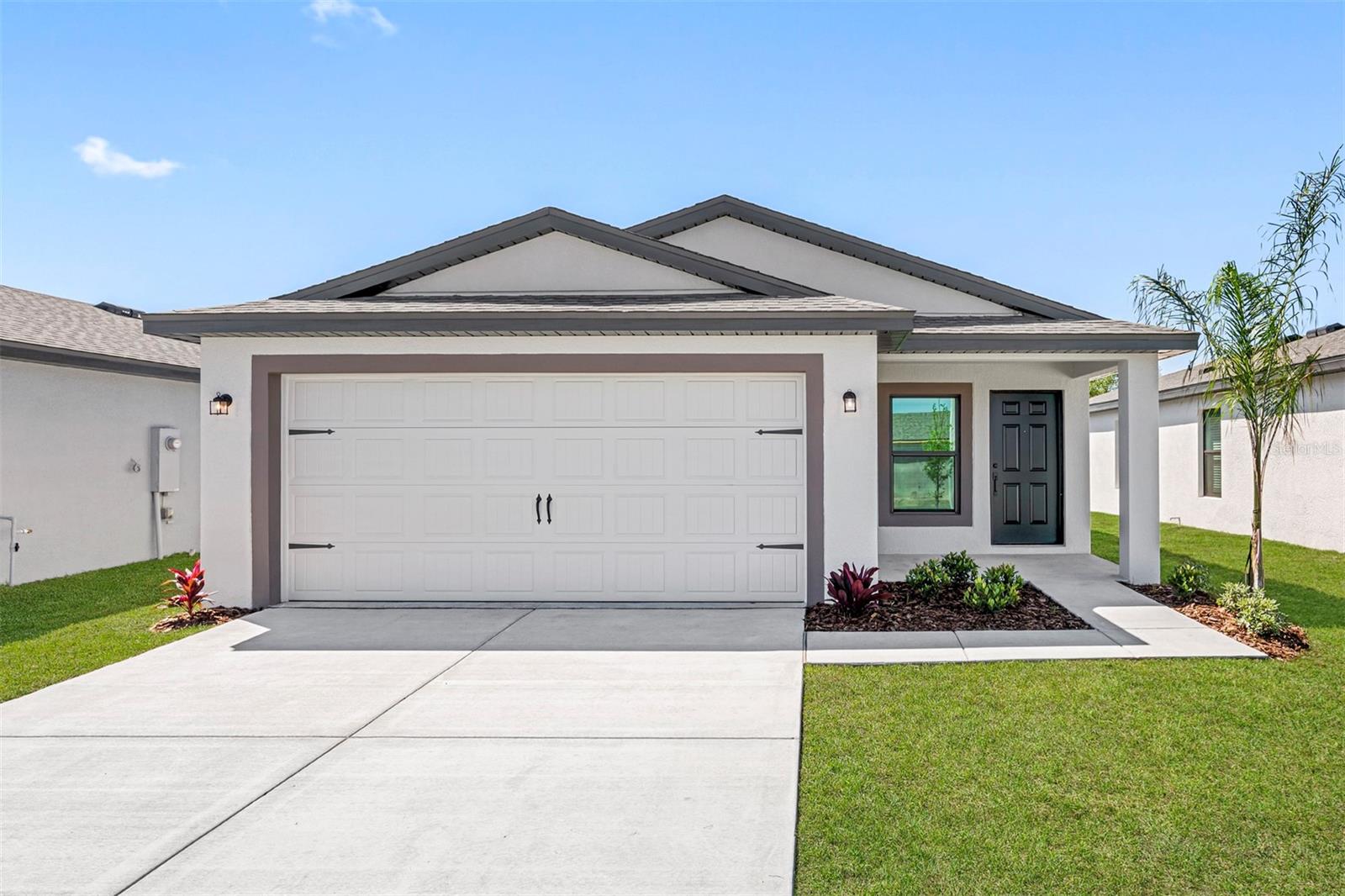 The gorgeous Hillsborough floor plan is a 3-bedroom, 2-bathroom homes loaded with curb appeal thanks to our CompleteHomeâ„¢ package! This package not only includes front yard landscaping but includes energy-efficient appliances and more. The gorgeous living family room offers plenty of bright light and free movement between the dining and kitchen area.