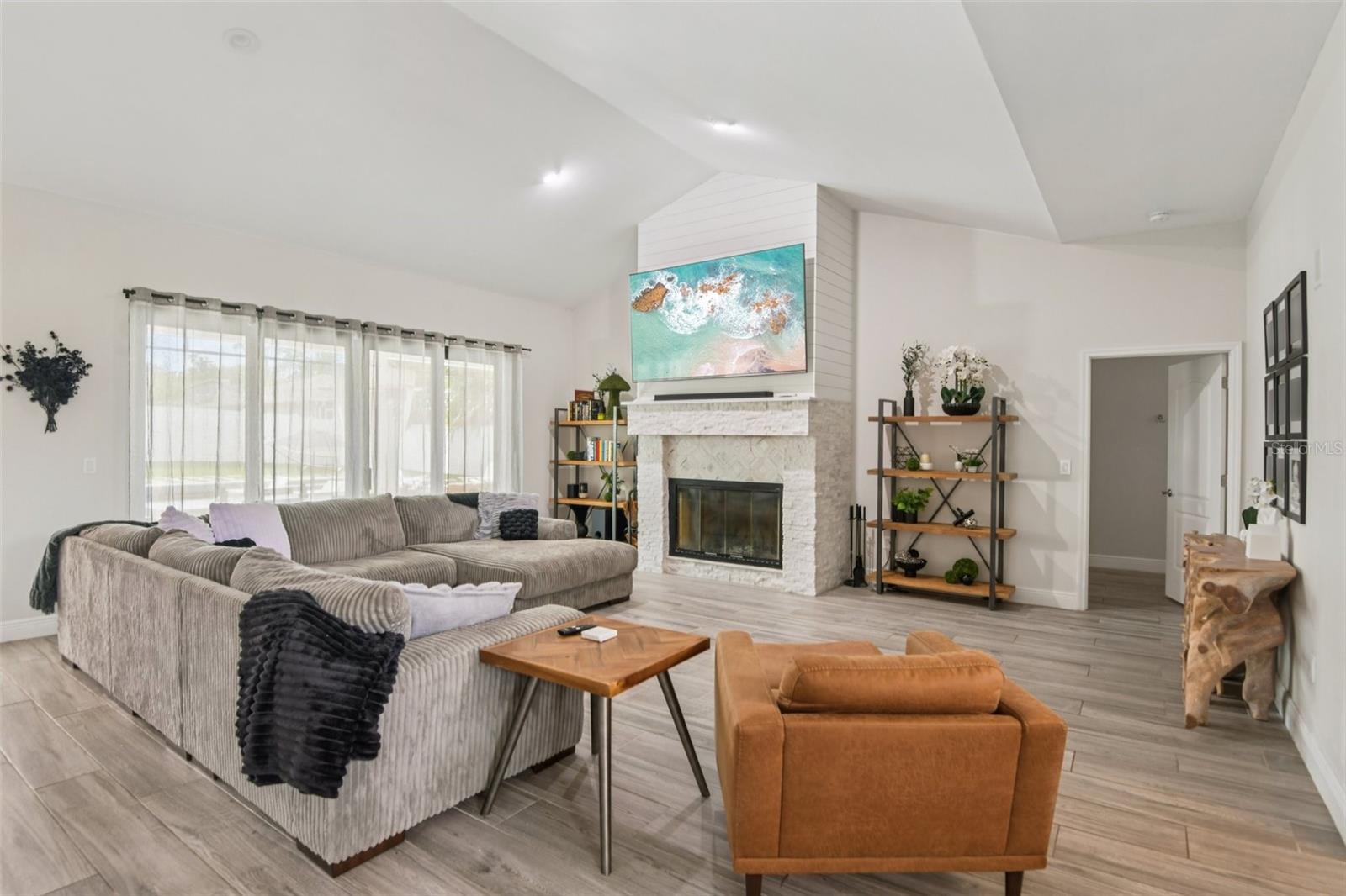 1671 SPARKLING COURT