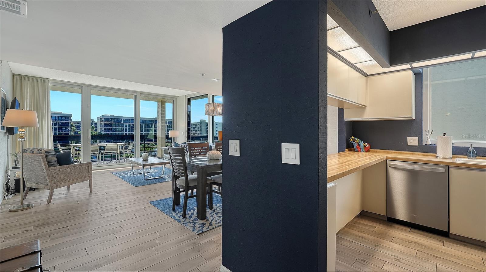 BEACHPLACE I - Residential