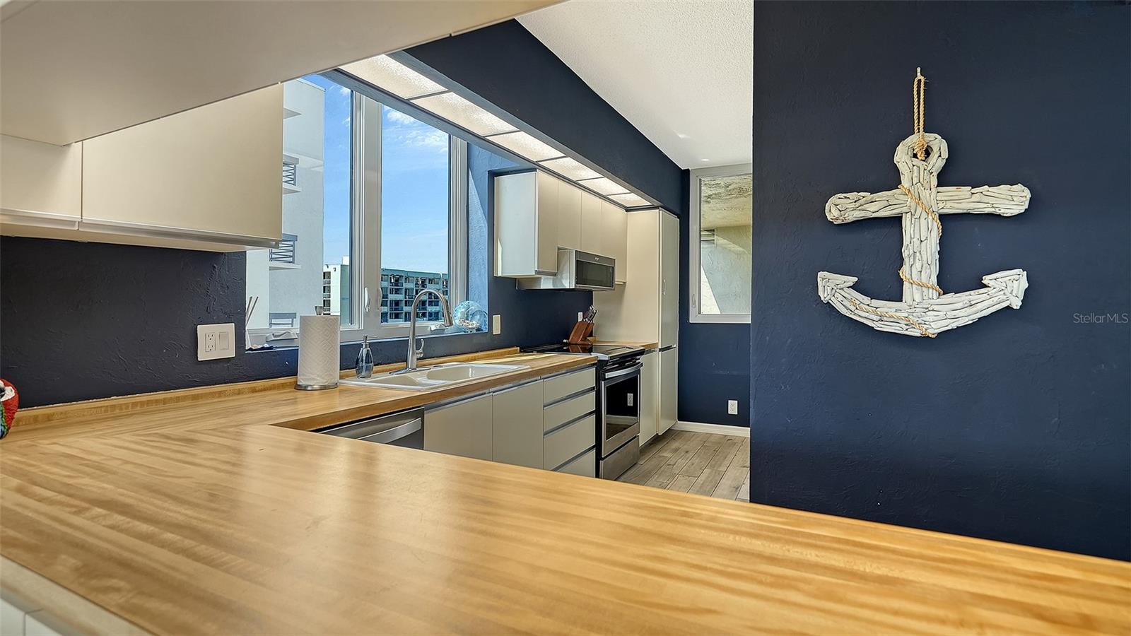 BEACHPLACE I - Residential