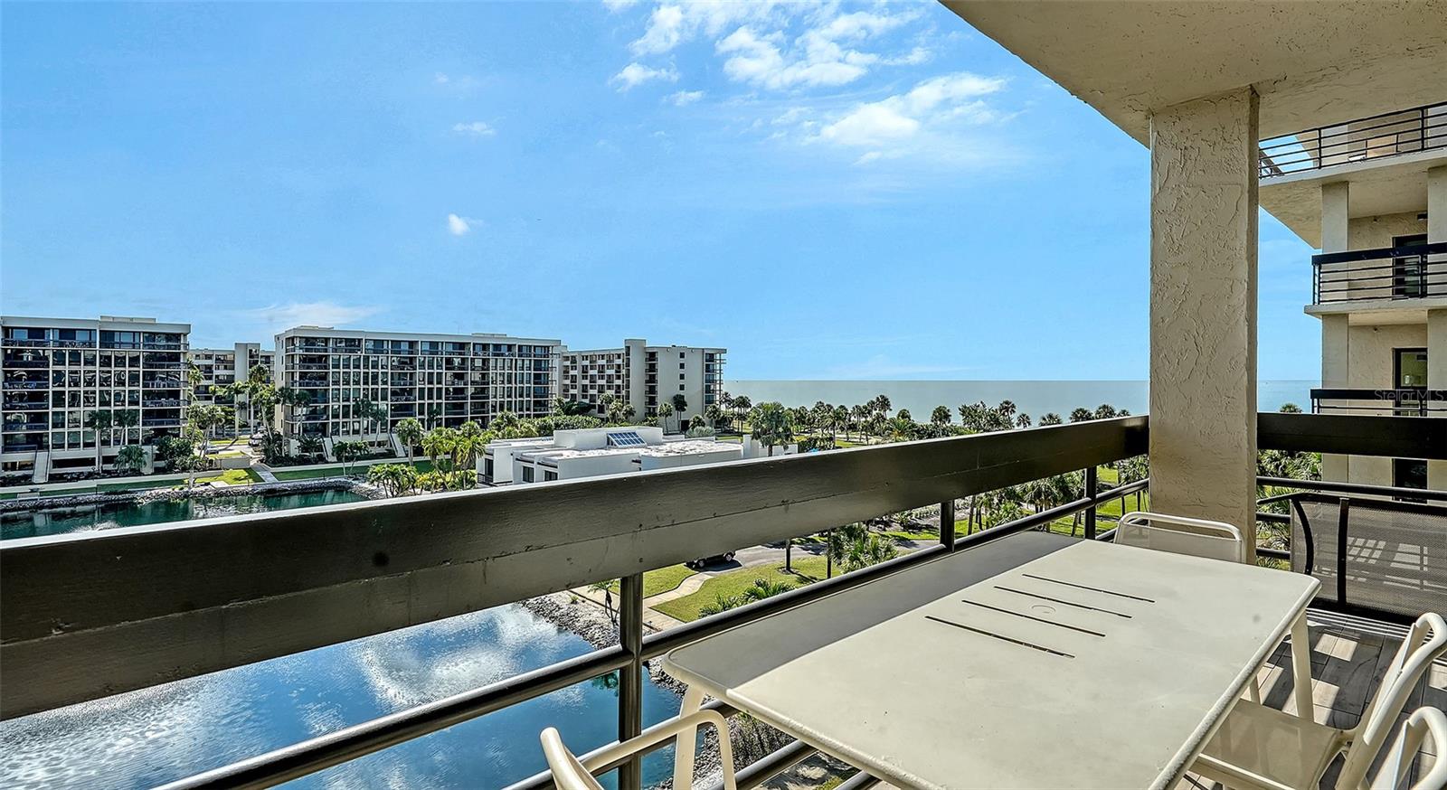 BEACHPLACE I - Residential