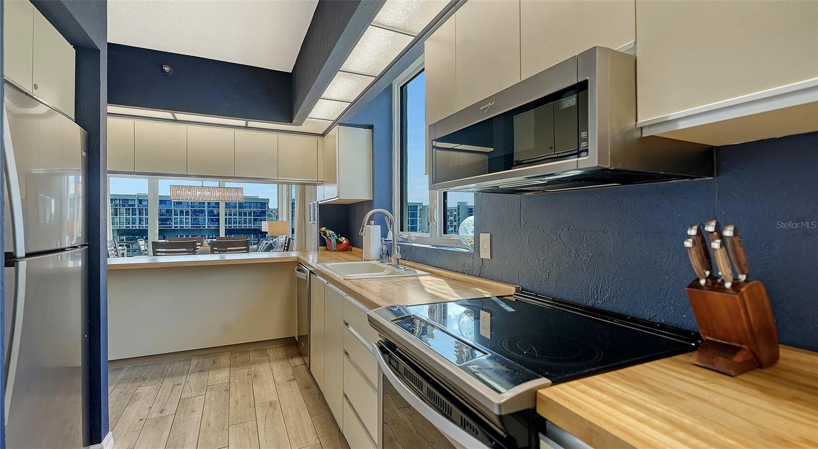 BEACHPLACE I - Residential