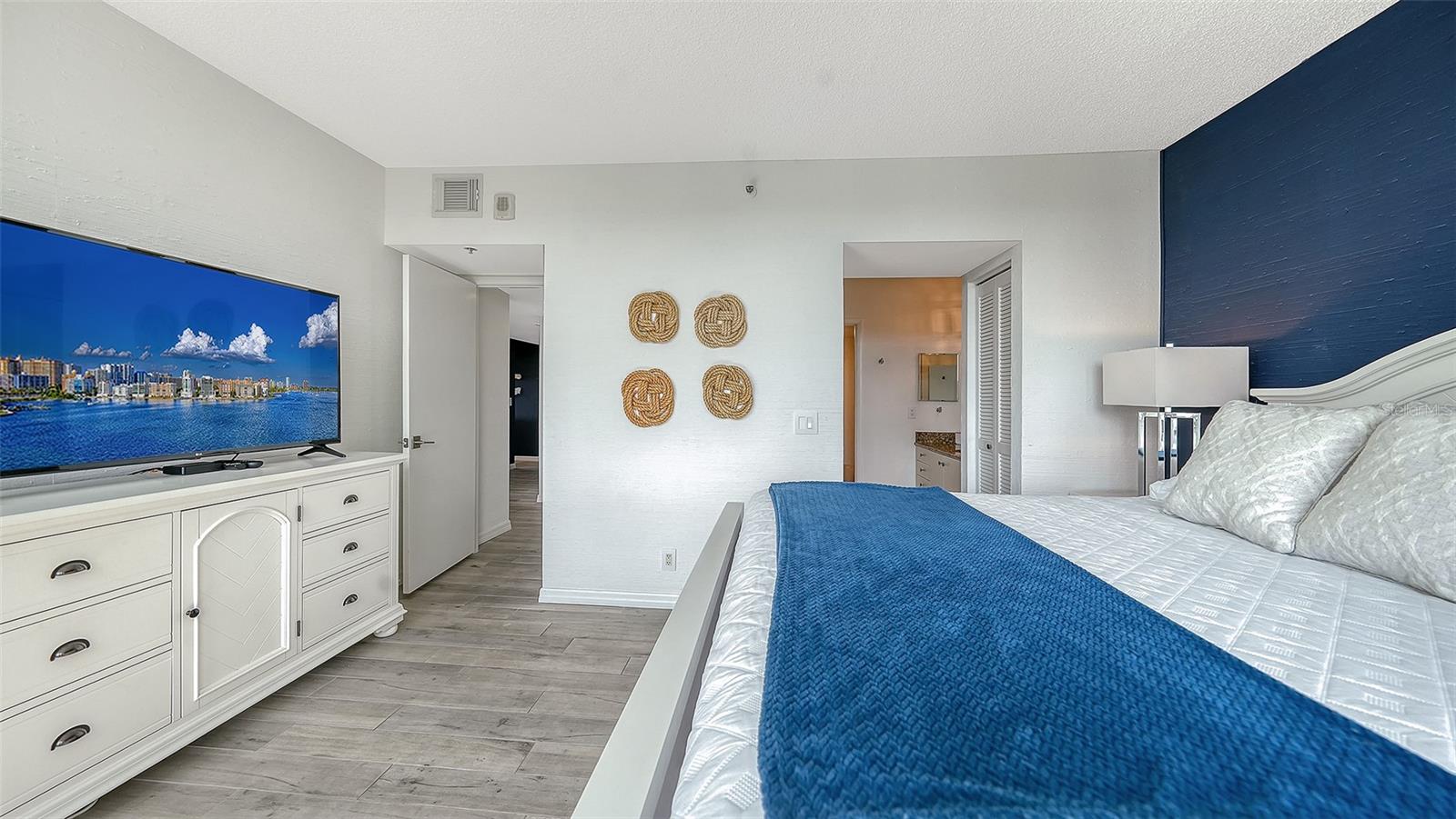 BEACHPLACE I - Residential