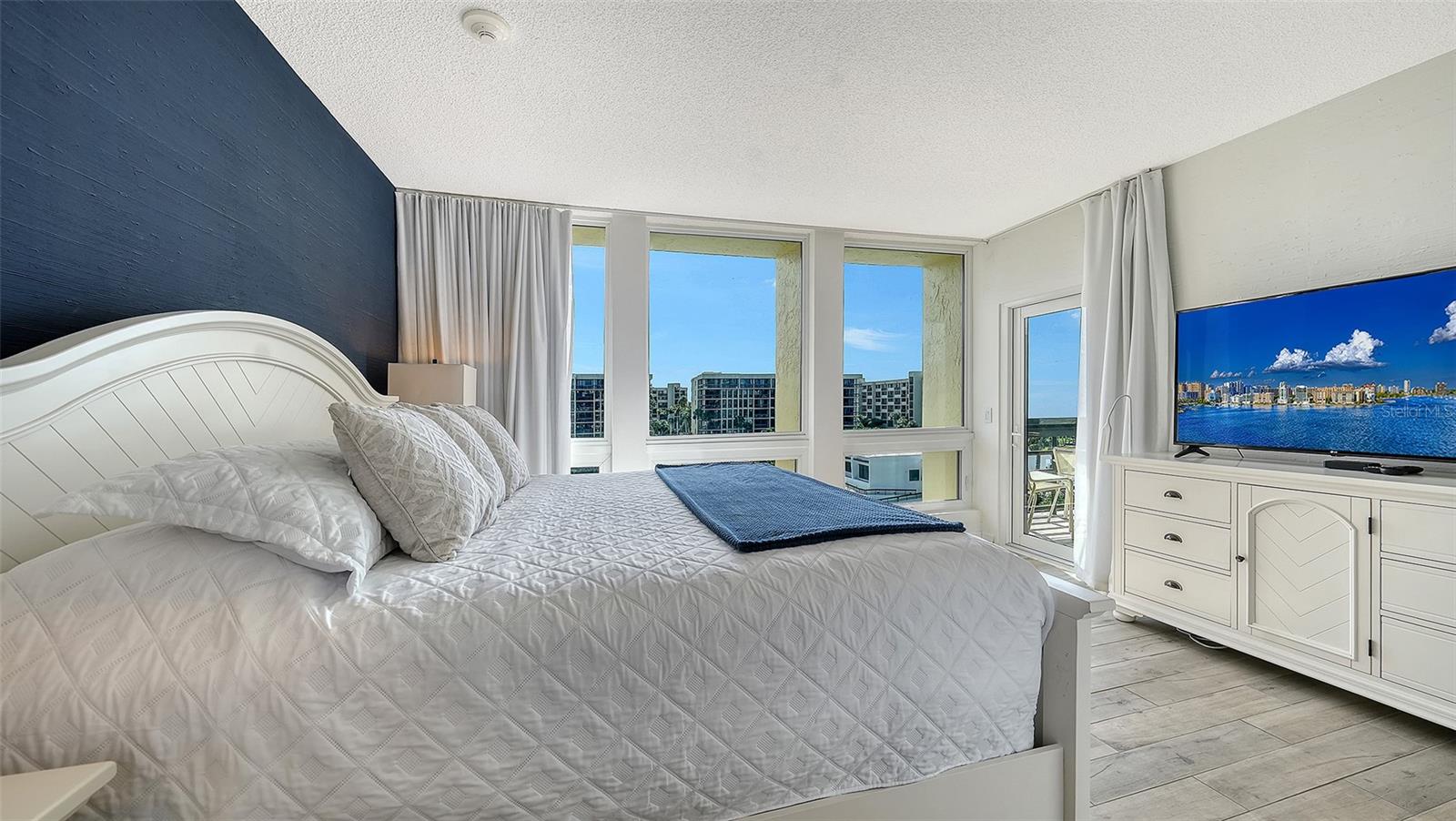 BEACHPLACE I - Residential