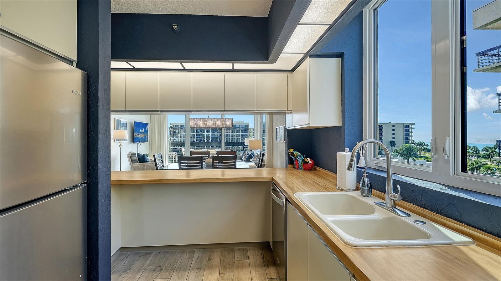 BEACHPLACE I - Residential