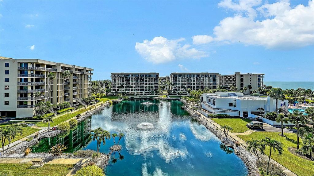 Photo of 1115 Gulf Of Mexico Drive #401, Longboat Key, FL 34228 (MLS # A4671664)