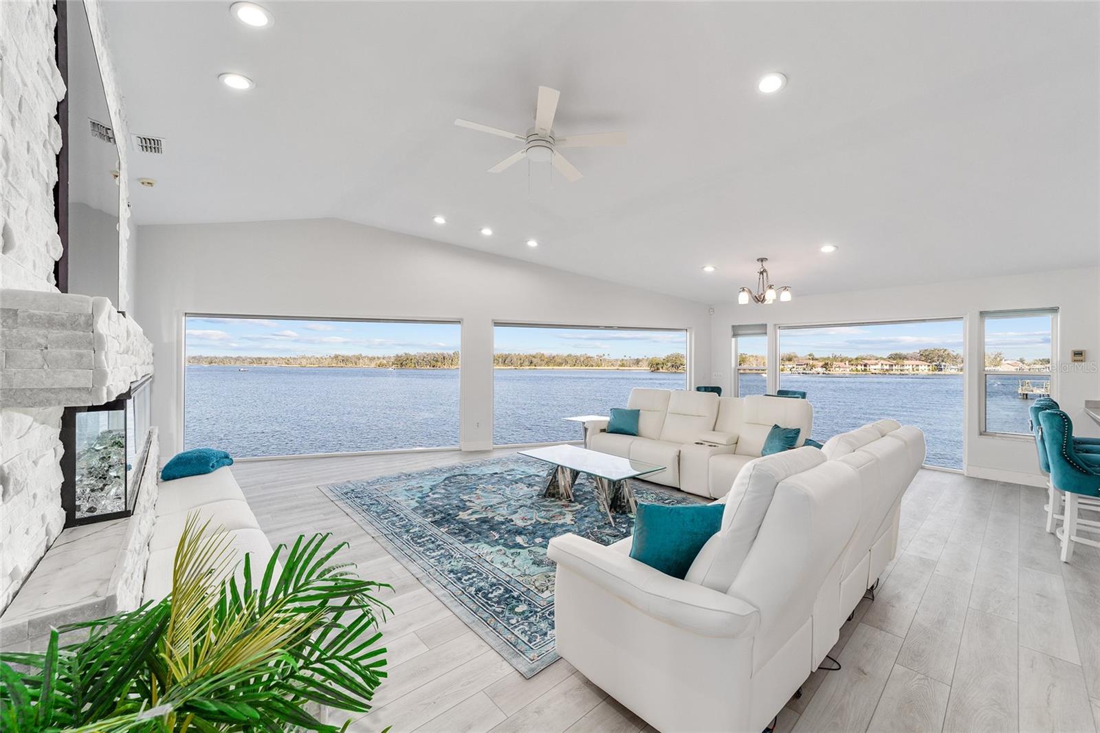 2243 N KINGS COVE POINT