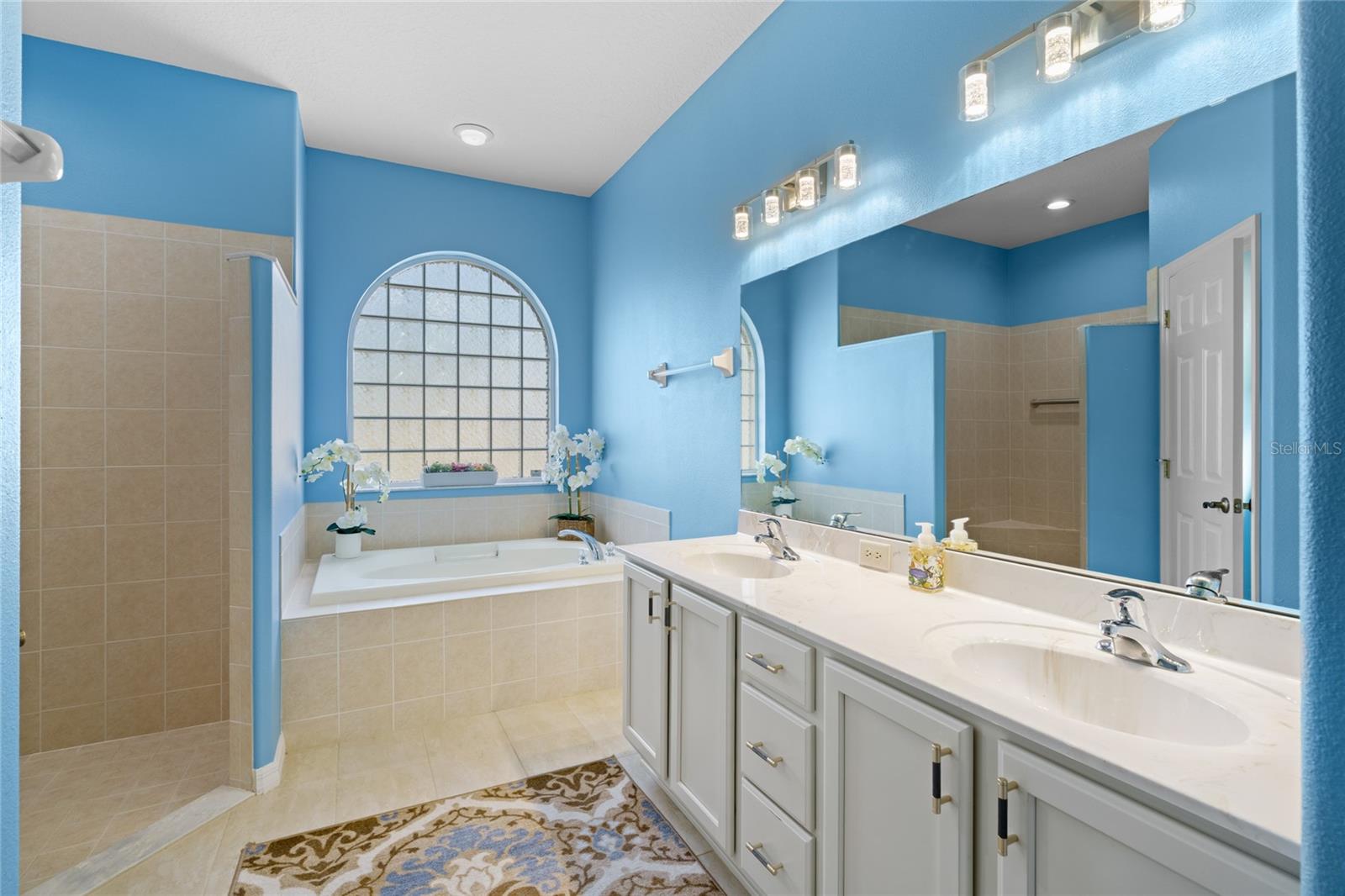 SUMMERGLEN - Residential