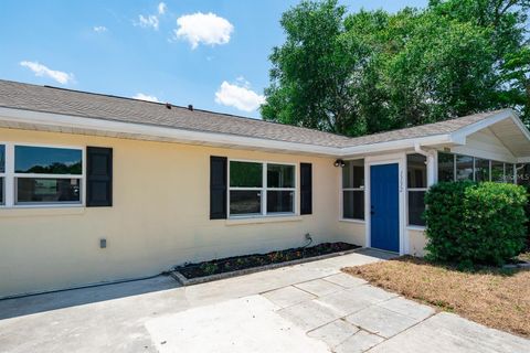 Photo of 1132 Carlton Avenue, Lake Wales, FL 33853 (MLS # S5141229)