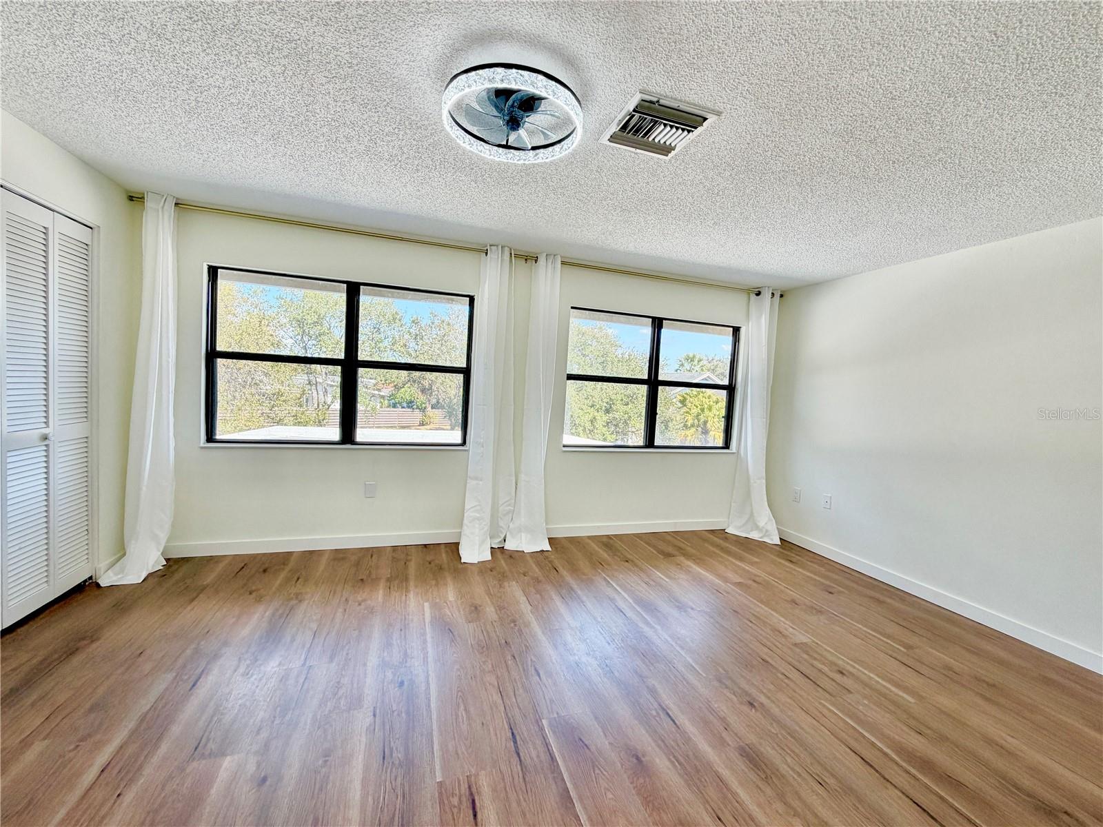 GLEN THE - Residential