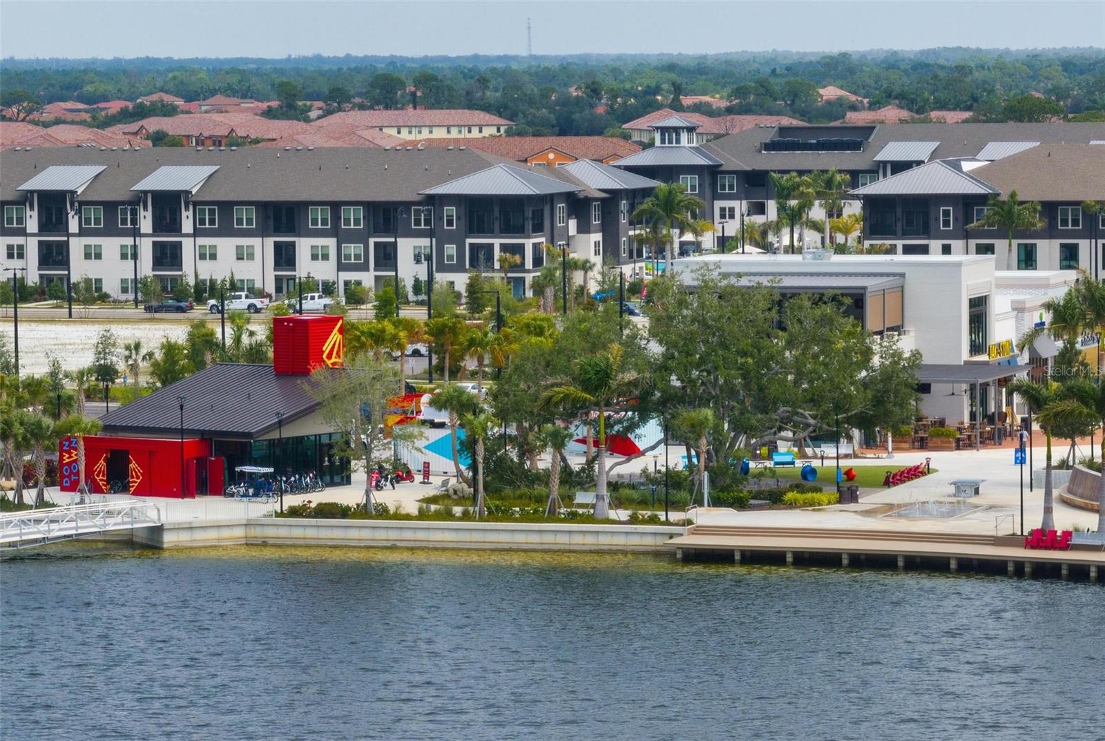 PELICAN POINTE GOLF & COUNTRY CLUB - Residential