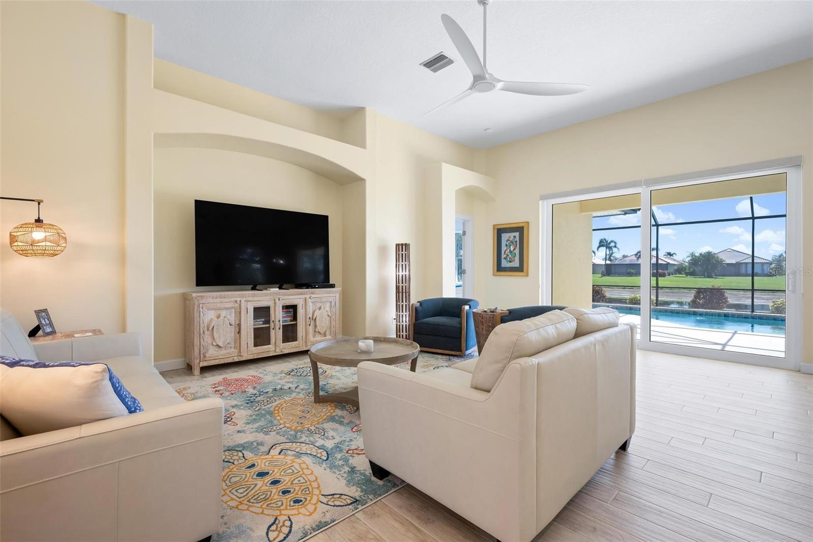 PELICAN POINTE GOLF & COUNTRY CLUB - Residential