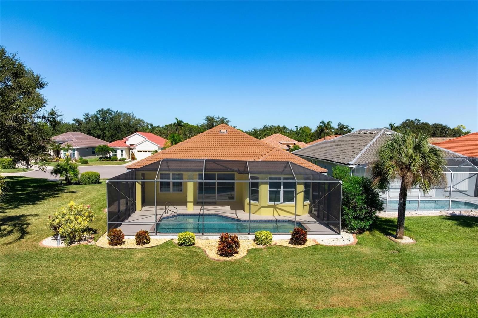 PELICAN POINTE GOLF & COUNTRY CLUB - Residential
