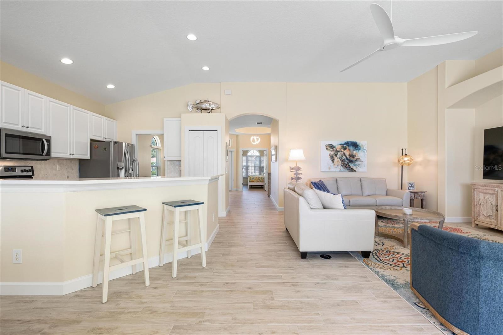 PELICAN POINTE GOLF & COUNTRY CLUB - Residential