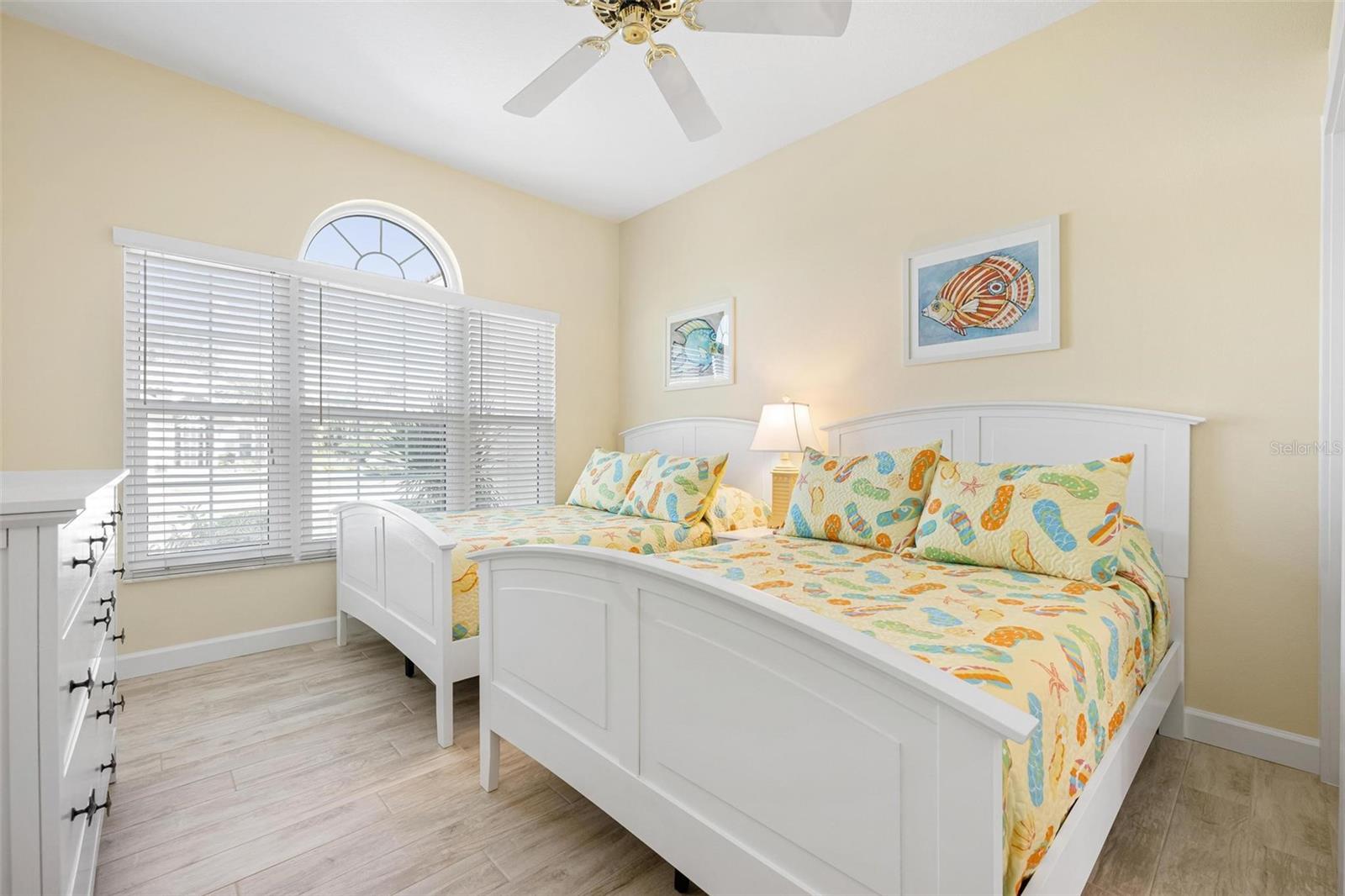 PELICAN POINTE GOLF & COUNTRY CLUB - Residential