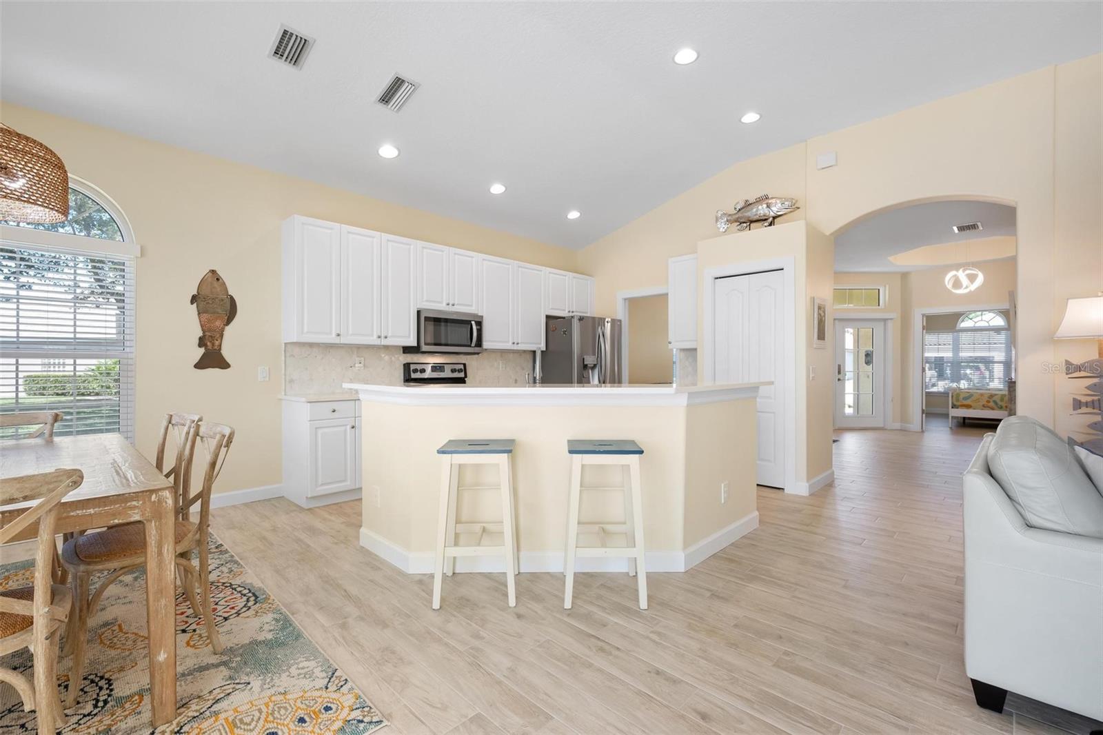 PELICAN POINTE GOLF & COUNTRY CLUB - Residential