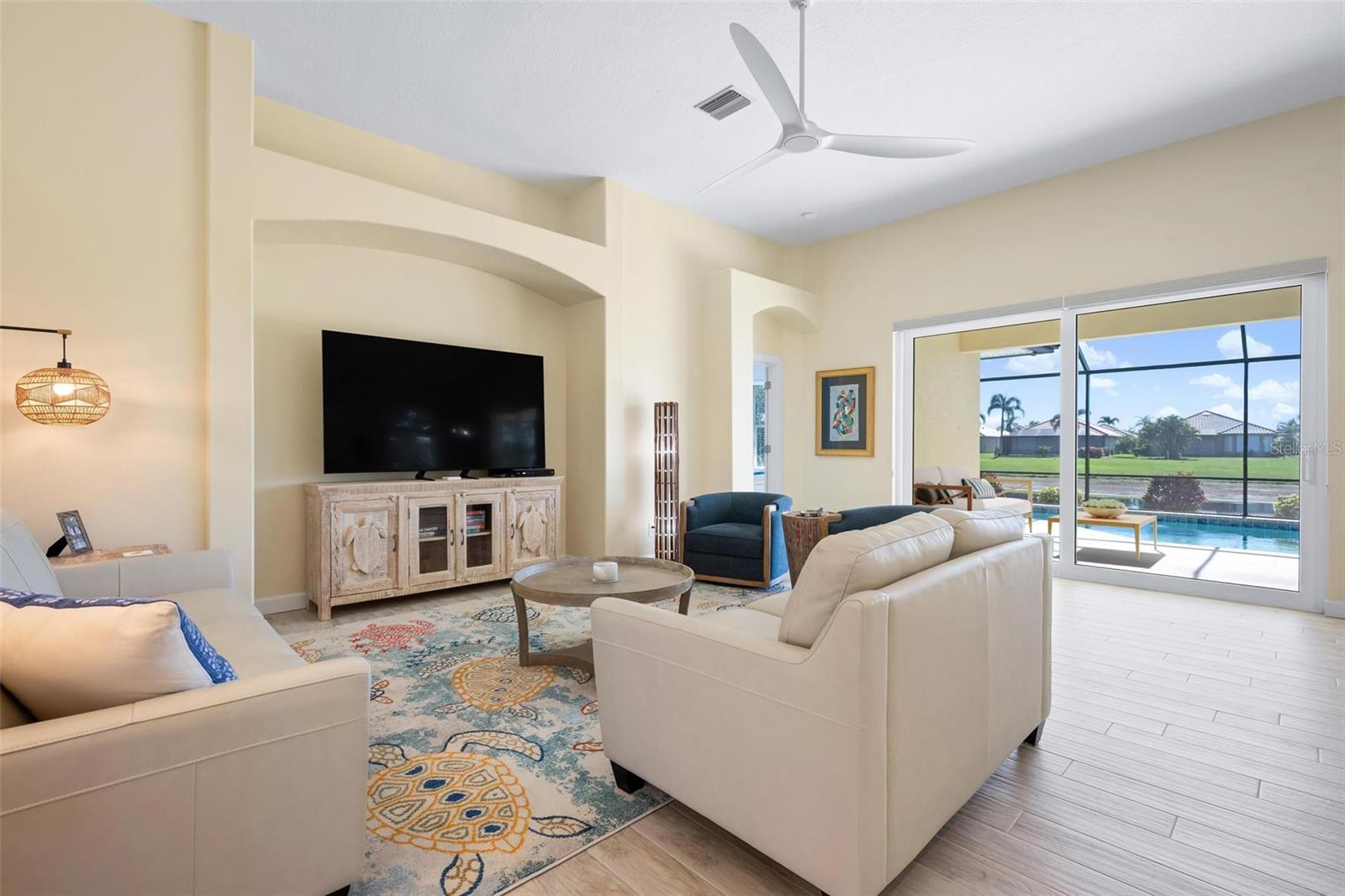 PELICAN POINTE GOLF & COUNTRY CLUB - Residential