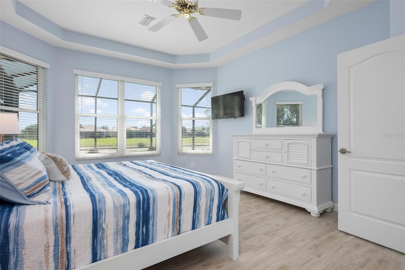 PELICAN POINTE GOLF & COUNTRY CLUB - Residential