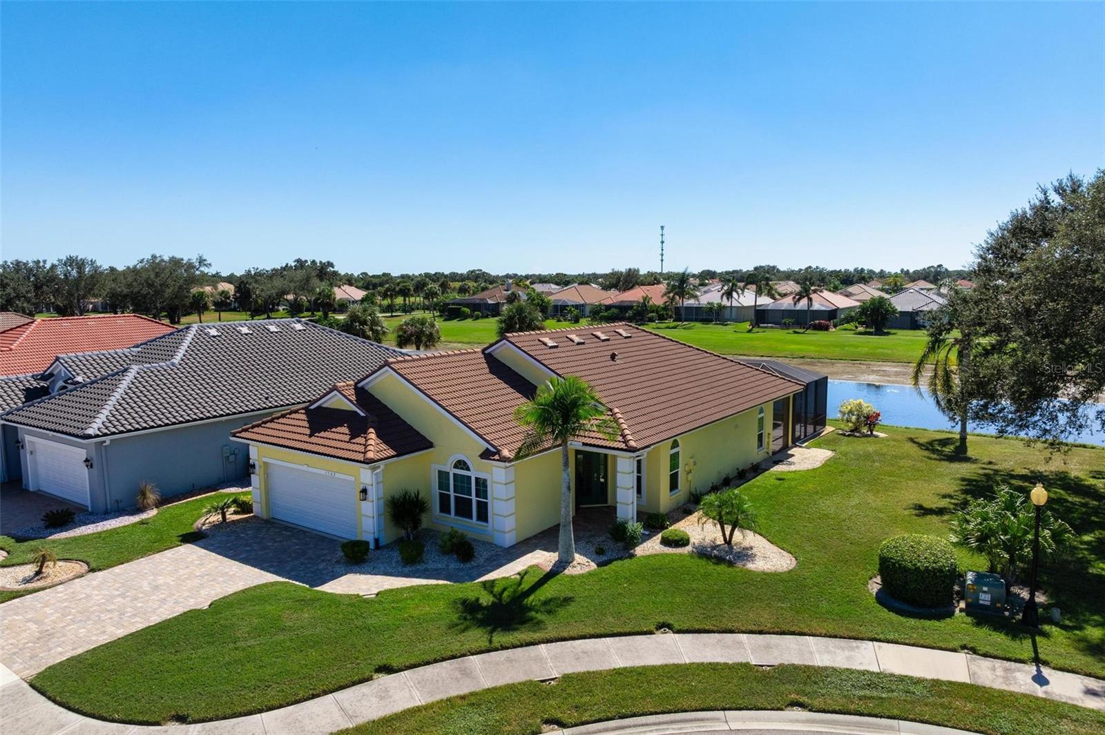 PELICAN POINTE GOLF & COUNTRY CLUB - Residential