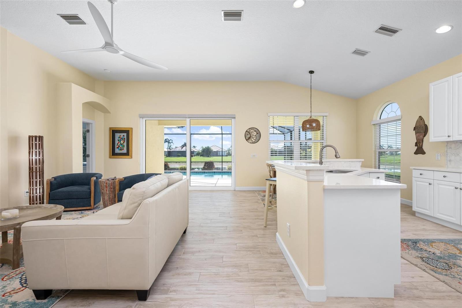 PELICAN POINTE GOLF & COUNTRY CLUB - Residential