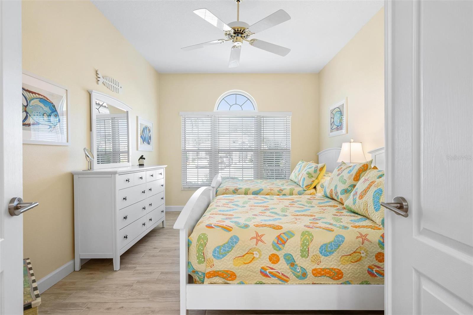 PELICAN POINTE GOLF & COUNTRY CLUB - Residential