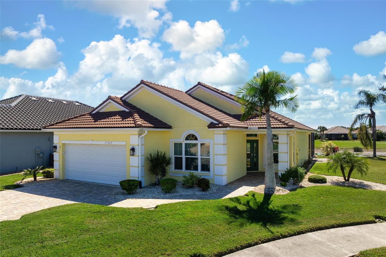 PELICAN POINTE GOLF & COUNTRY CLUB - Residential