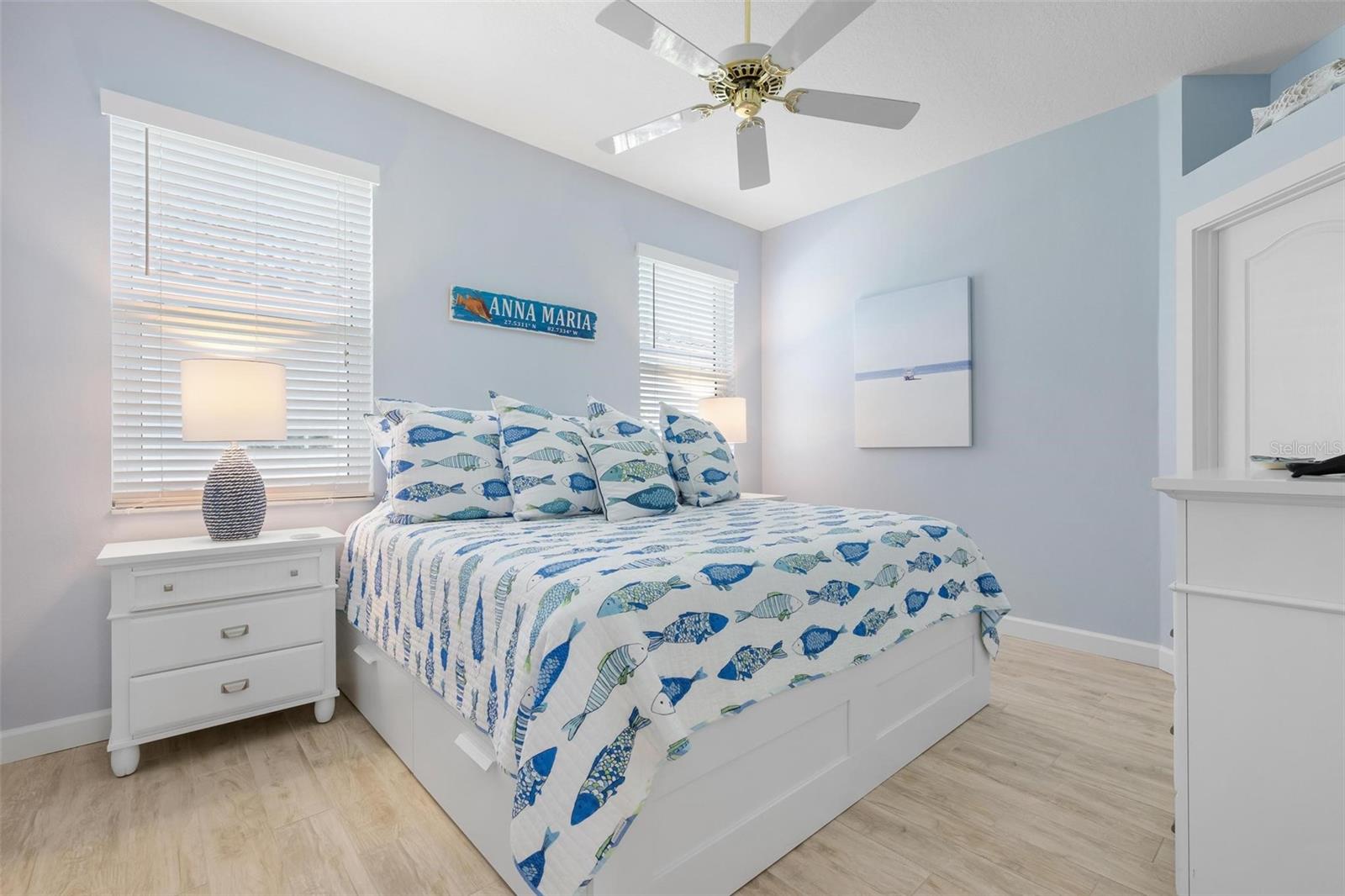 PELICAN POINTE GOLF & COUNTRY CLUB - Residential
