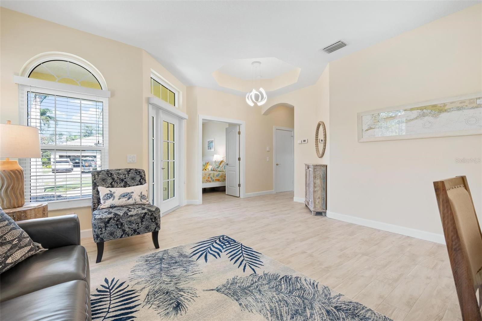 PELICAN POINTE GOLF & COUNTRY CLUB - Residential