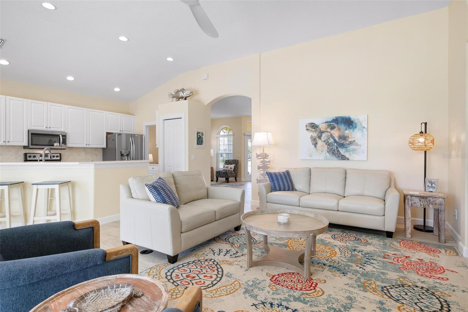 PELICAN POINTE GOLF & COUNTRY CLUB - Residential