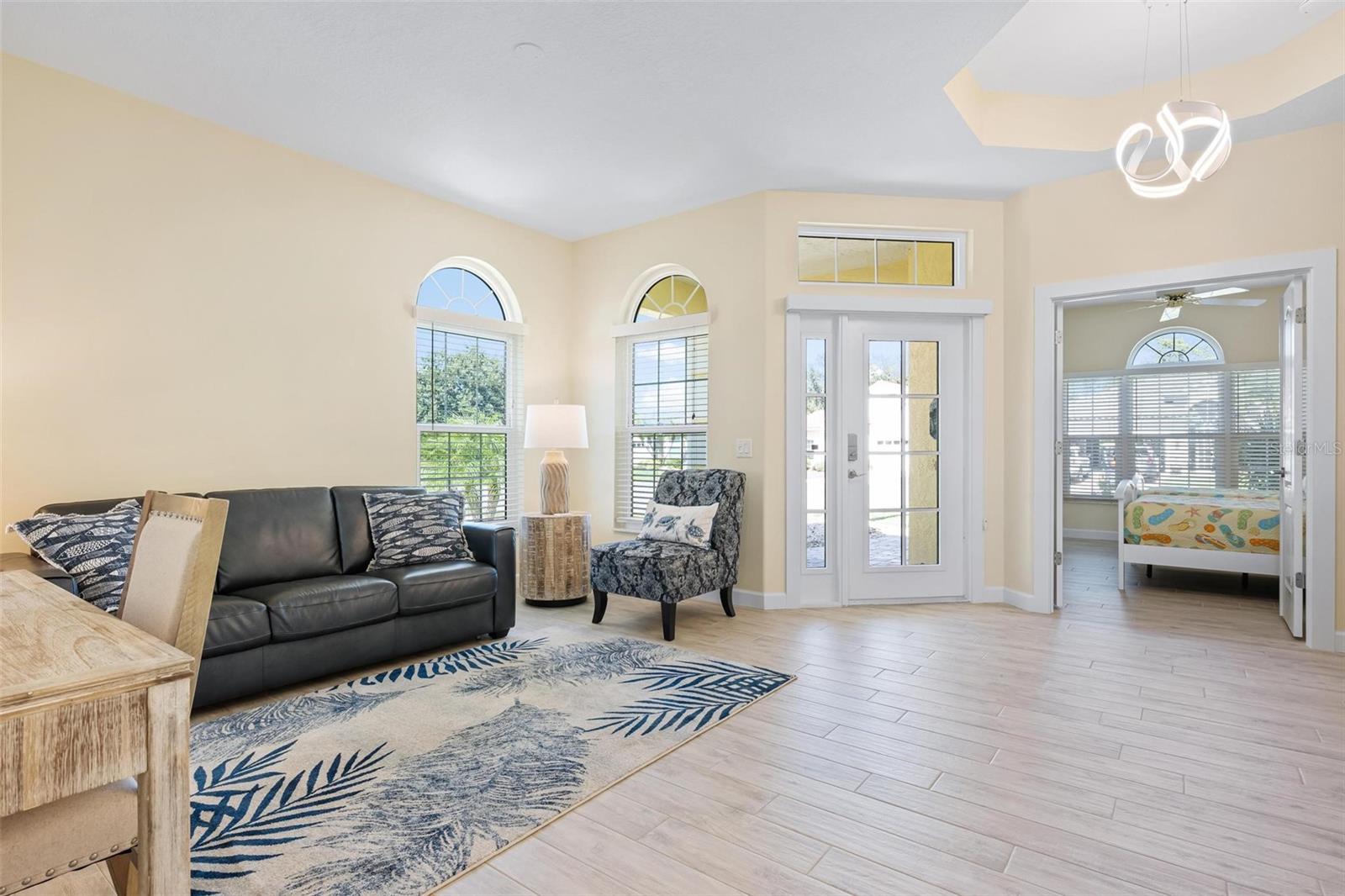 PELICAN POINTE GOLF & COUNTRY CLUB - Residential