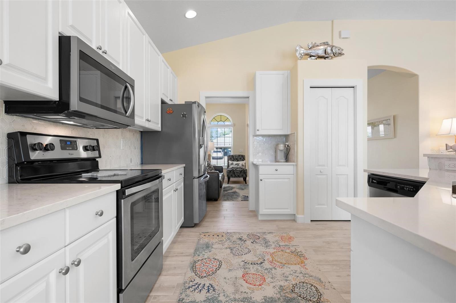 PELICAN POINTE GOLF & COUNTRY CLUB - Residential