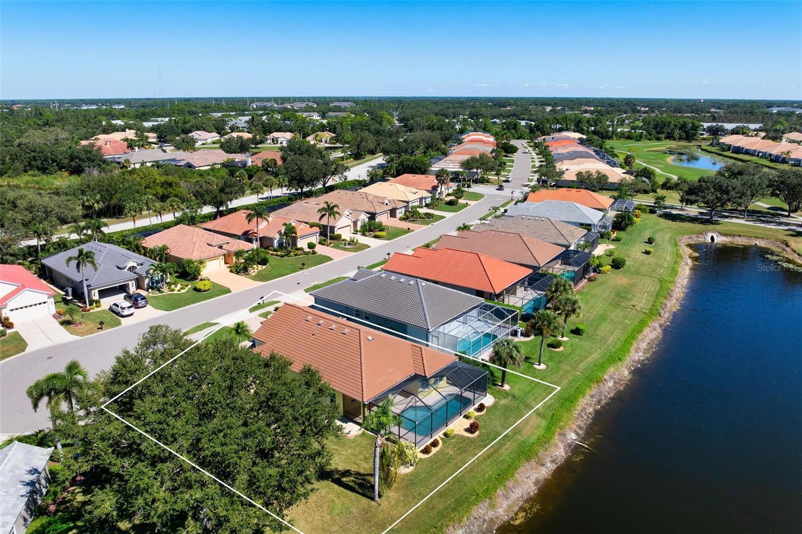 PELICAN POINTE GOLF & COUNTRY CLUB - Residential